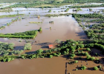 Governador sobrevoa os municípios de Canudos e Jeremoabo e acompanha ações realizadas pelo Estado após chuvas que atingiram a região