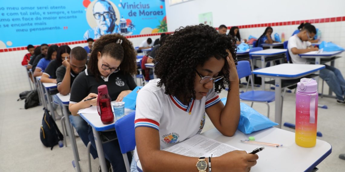 SEC realiza Dia D para estudantes solicitarem isenção da taxa de inscrição do ENEM 2024