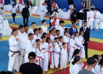 Atletas de Santaluz e Retirolândia brilham em campeonato baiano de Karatê