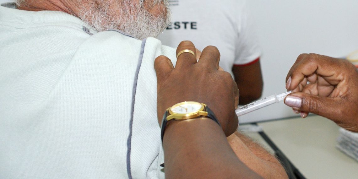 Dia D de vacinação contra a gripe acontece neste sábado (13)