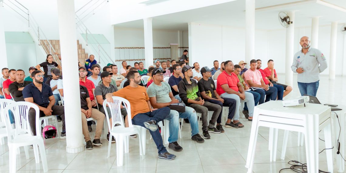 Empresa Ecopower inicia curso de treinamento de novos instaladores de placas de energia fotovoltaica em Queimadas