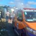 Carreta carregada de frutas tomba na BR 324 e motorista é socorrido pela Brigada Anjos Jacuipenses