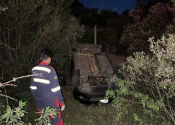 Fiat Palio capota e deixa dois feridos na BA 411 (atualizada)