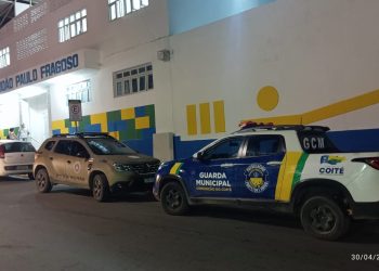 Estudante é flagrada com faca na mochila que teria levado para furar colega. Ambas são menores de idade