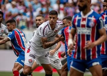Vitória aproveita expulsão do Bahia, segura empate e conquista Baianão após seis anos