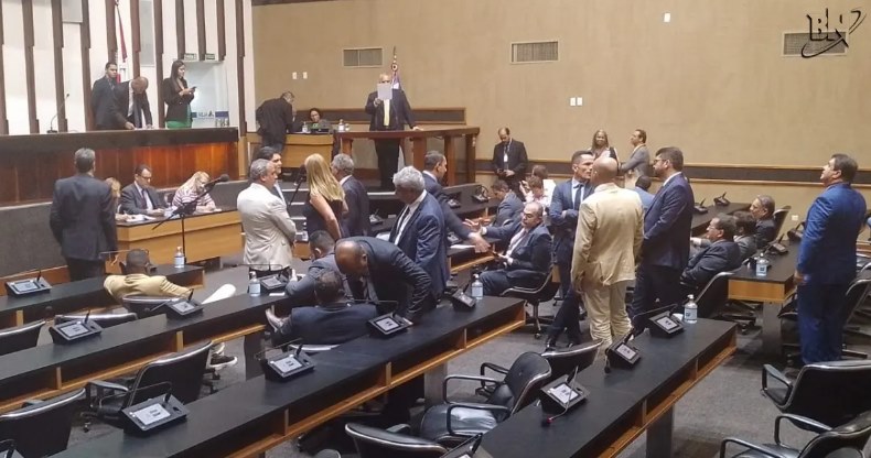 Em meio a protestos da oposição, pedido de novo empréstimo de R$ 400 mi feito pelo Governo é aprovado na AL-BA