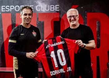 Vitória tem tarde de coletivo tático sob olhares de Dorival Jr na Toca do Leão