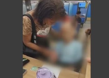 RJ – Mulher leva morto em cadeira de rodas para sacar empréstimo de R$ 17 mil e pede a ele: ‘Assina’