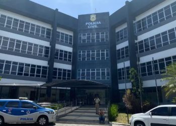 Mulher é morta a facadas em Salvador; filho da vítima foi preso suspeito de cometer crime