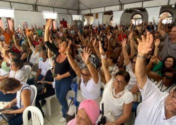 Professores da rede estadual da Bahia rejeitam proposta do Estado e aprovam paralisação
