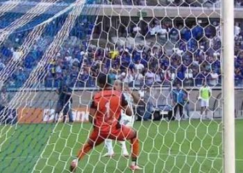 Vitória joga mal, perde de 3 a 1 para o Cruzeiro e segue no Z4