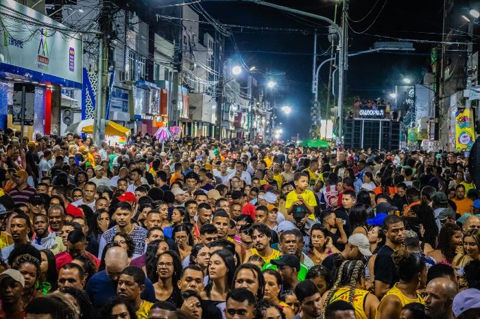 Coité Folia – Domingo é marcado por arrastão de reggae com Edson e Isaque Gomes e a volta da Banda Manto Azul