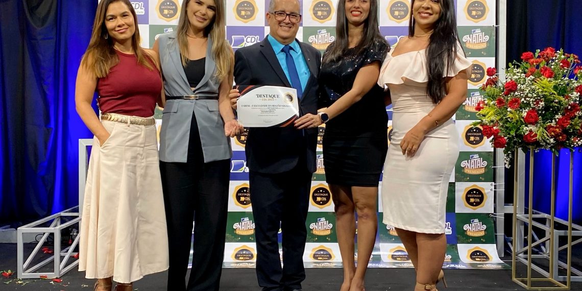 FARESI recebe mais um prêmio de destaque da CDL em educação superior