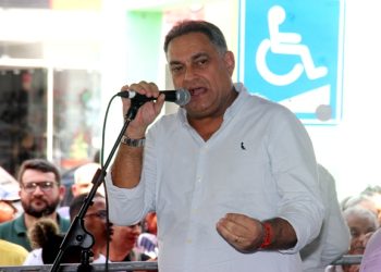 Luciano Araújo elogia Colegio de Tempo Integral inaugurado em Retirolândia e pede implantação de um em Valente sua terra natal