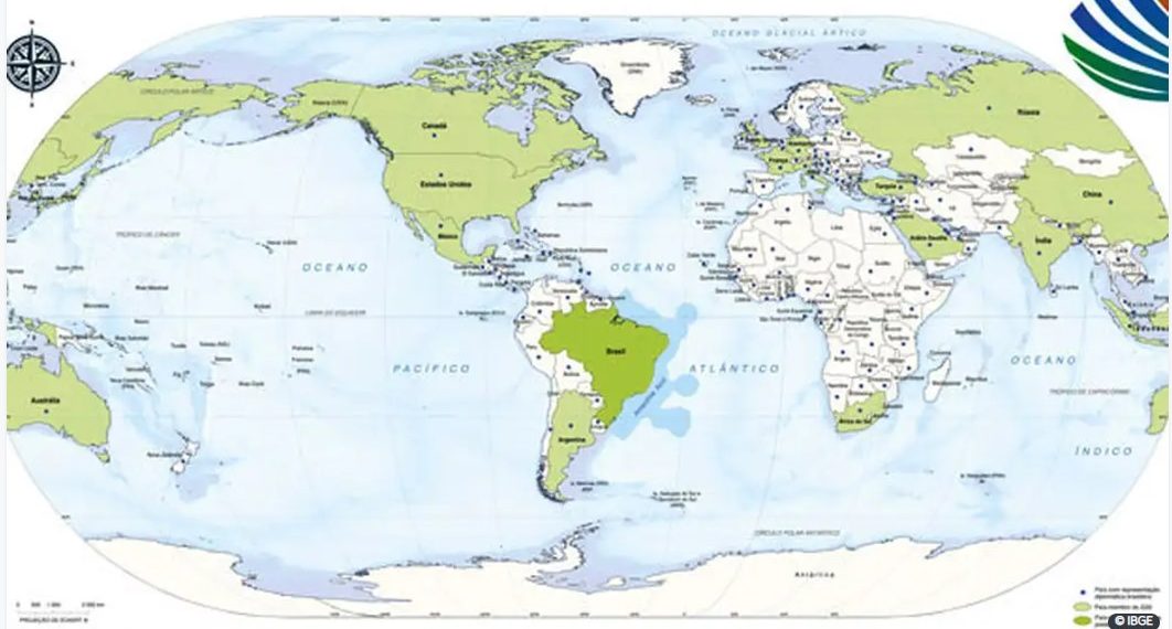 IBGE inicia venda do mapa-múndi com o Brasil no centro