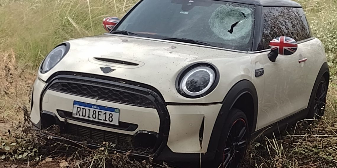 Médica morre após carro que dirigia descer ribanceira na BA 225