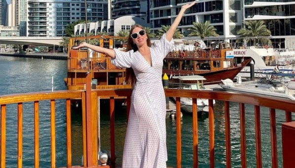 Russa morre ao cair 55 metros enquanto tirava selfie em praia