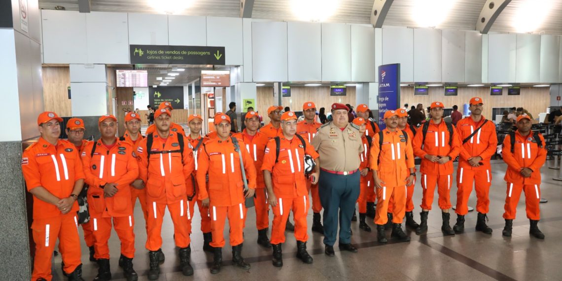 Bahia envia 22 bombeiros militares e profissionais de saúde para auxiliar no socorro às vítimas das chuvas no Rio Grande do Sul