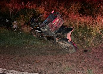 Homem fica ferido após moto que pilotava ser atingida por carro da prefeitura de Santaluz