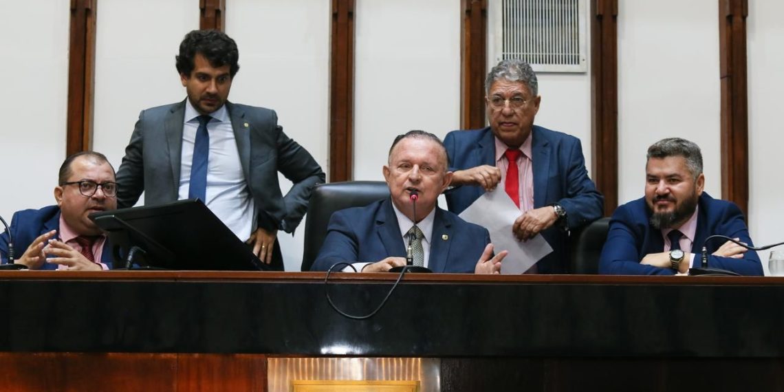 ALBA aprova reajuste de 4% nos salários do funcionalismo