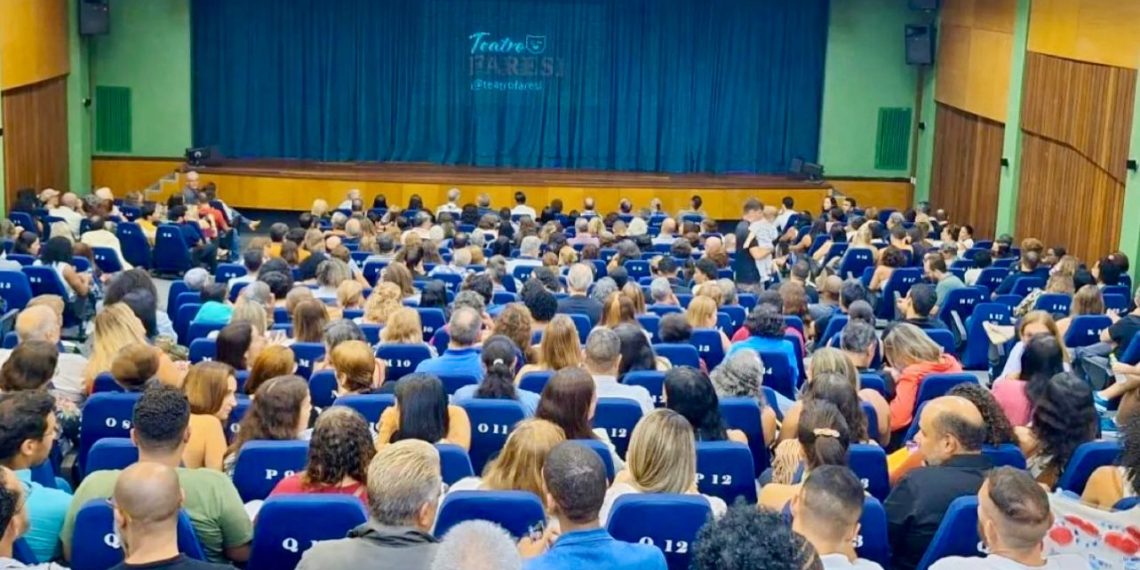 FARESI inaugura novo teatro na capital baiana