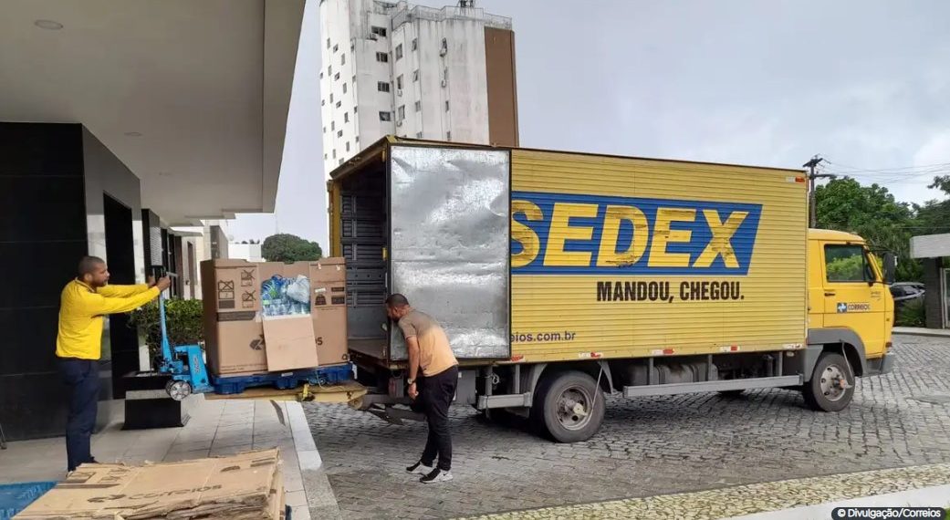 Correios suspendem recebimento de roupas doadas ao Rio Grande do Sul