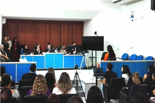 Julgamento é suspenso após advogados de defesa alegarem cansaço físico e mental