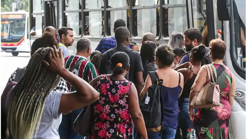 Negros morrem quatro vezes mais de disparo de arma de fogo que brancos