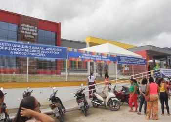 Escola construída com recursos próprios no valor de R$ 5 milhões é entregue a população valentense pelo prefeito Ubaldino Amaral
