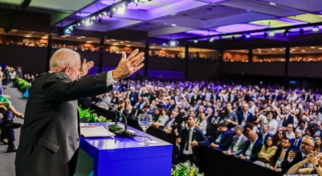 Lula anuncia medidas para aliviar cofres de prefeituras