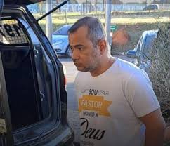 Unção da sacanagem: pastor transava com fiéis para livrá-los da morte