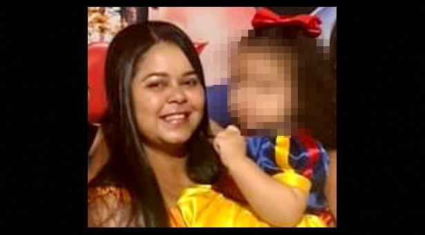 Mulher é socorrida em estado gravíssimo após ser baleada dentro de distribuidora de bebidas