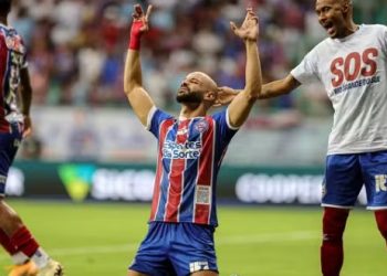 Thaciano marca, Bahia bate o Bragantino e se mantém em 2º no Brasileiro