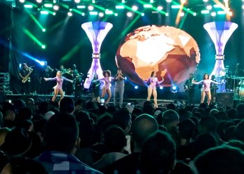 Irecê – Raça Negra reúne multidão para curtir o pagode romântico no Arraiá das Caraíbas