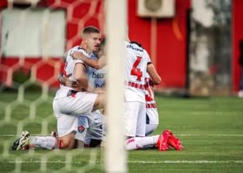 Vitória supera Inter no último lance e encerra jejum de 11 jogos