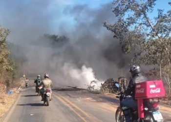 Caminhão tanque explode na BR-430 e motorista morre na hora