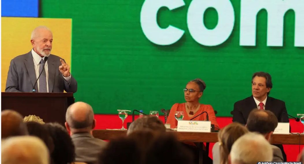 Lula diz que quem apostar em alta de dólar terá prejuízo