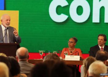 Lula diz que quem apostar em alta de dólar terá prejuízo