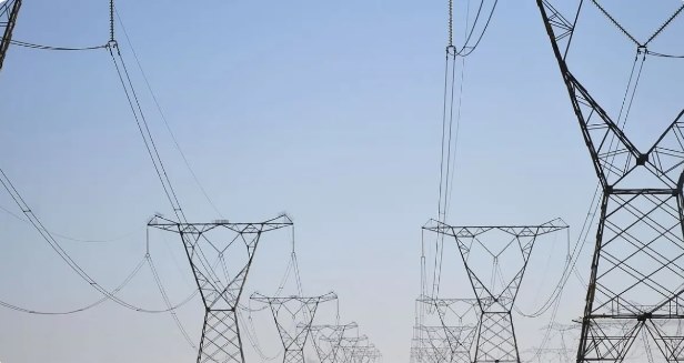 Conta de luz volta a ter taxa extra depois de mais de dois anos