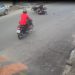 Vídeo – Jovem fica ferido após sofrer queda de moto ao passar em quebra-mola