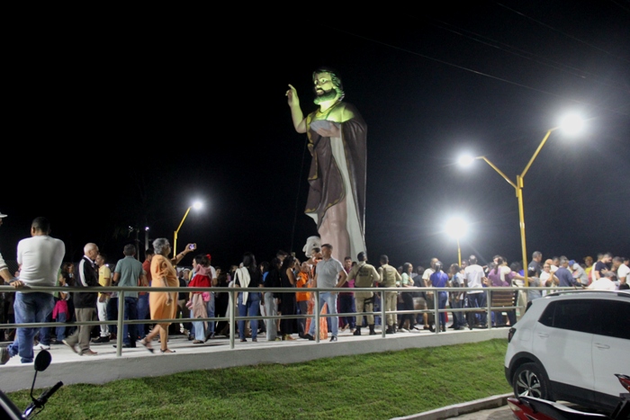 Católicos de Barrocas celebram a inauguração da imensa estátua de São João Batista