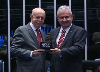 Desembargador Salomão Resedá recebe prêmio Adoção Tardia no Senado Federal
