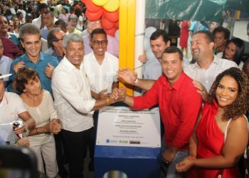 Tanquinho – Ao lado do prefeito Zé Luiz, Jerônimo entrega novo mercado, autoriza novas obras e lança o São João no interior