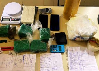 Homem de 36 anos é preso em ponto de ônibus com caixa contendo mais de 2kg de drogas