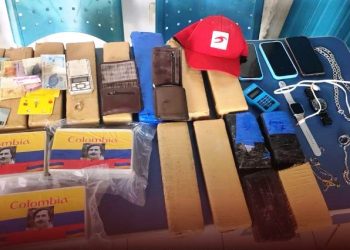 Dois homens e uma mulher são presos em flagrante durante abordagem a veículo transportando 17kg de drógas na BA 233