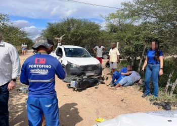 Homem fica ferido em acidente envolvendo moto e carro de empresa terceirizada da Embasa
