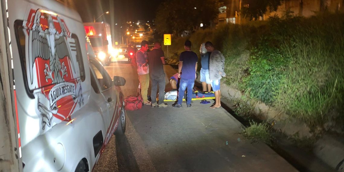 Homem fica ferido ao cair de rampa às margens da BA 409. Águia Resgate prestou socorro