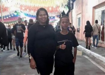 Horas depois da repercussão do sumiço do estudante, ele é encontrado ao lado da casa onde mora