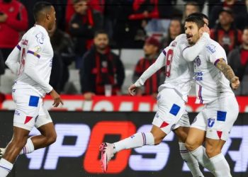 Aos gritos de ‘olé’, Bahia bate o Athletico-PR fora de casa por 3 a 1 e volta a G4