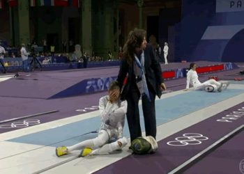 Com tumor, esgrimista brasileira passa mal e é eliminada dos Jogos de Paris
